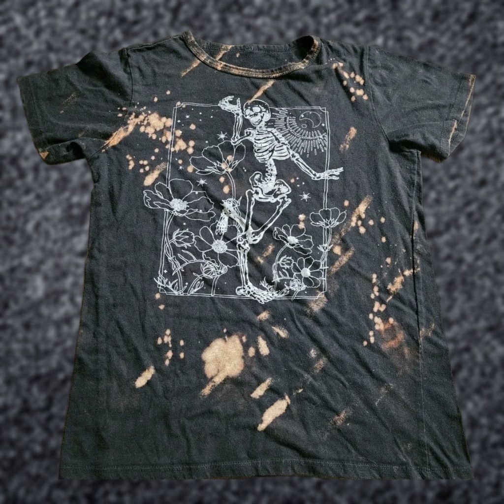 Etro VINTAGE Unbranded T-Shirt Womens L Black Bleach Dancing Skeleton Crew Neck Short Sleeve Cotton Blend Logo Basic 90s Animals Human Theme: Bleach Size L / US 10 / IT 46 - 1 Thumbnail