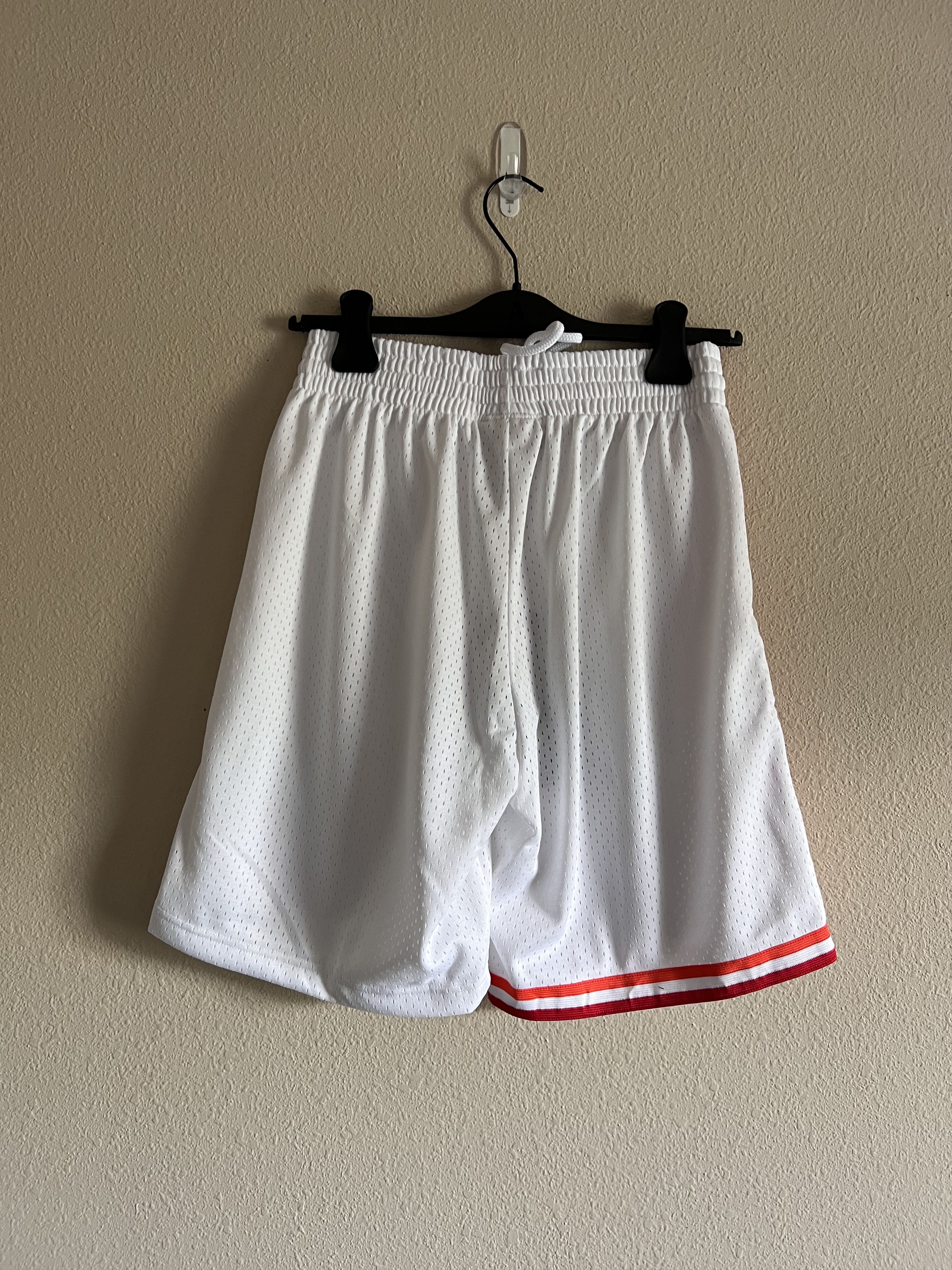 Mitchell & Ness Mitchell & Ness Miami Heat Swingman Shorts 96-97 Size US 30 / EU 46 - 5 Thumbnail