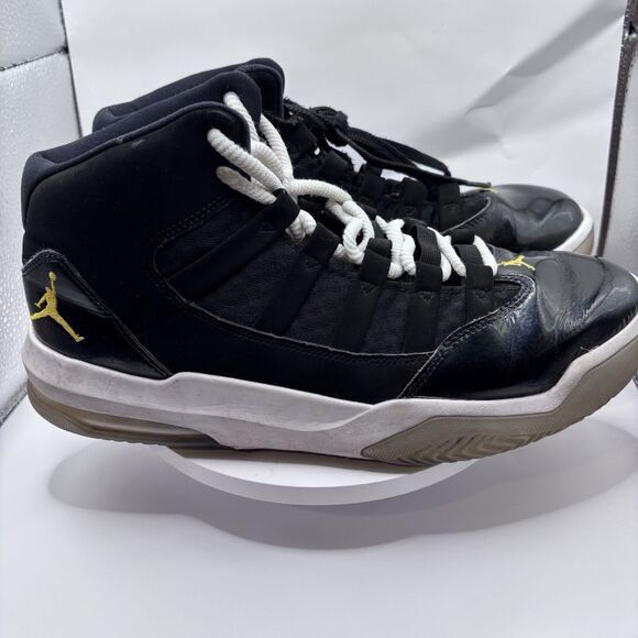 Jordan Brand Jordan Max Aura Black White Gold Basketball Shoes Men 10.5 Size US 10.5 / EU 43-44 - 3 Thumbnail
