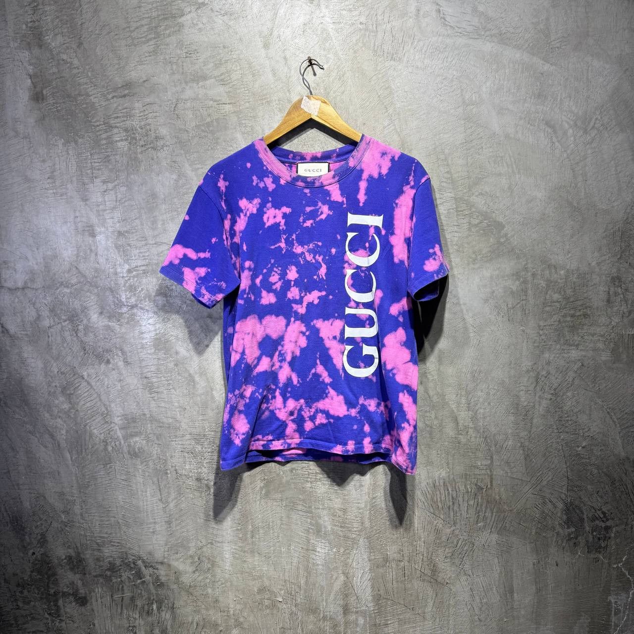 Gucci Gucci Vertical logo spell out tie dye tee Size US M / EU 48-50 / 2 - 1 Thumbnail