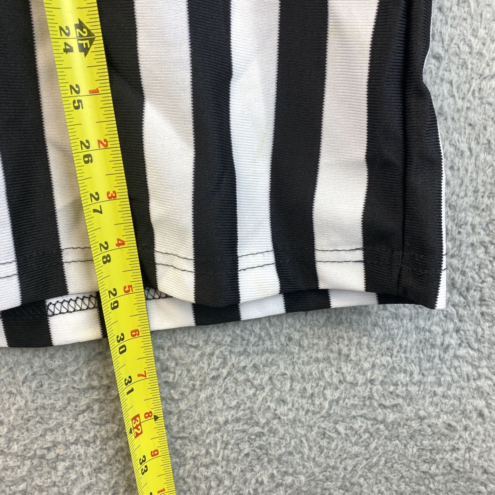 Vintage **Alleson Athletic Mens L Black V-Neck Sports Shirt Jersey** User: **Alleson Athletic Mens L Black V-Neck Jersey Shirt** Size US L / EU 52-54 / 3 - 7 Thumbnail
