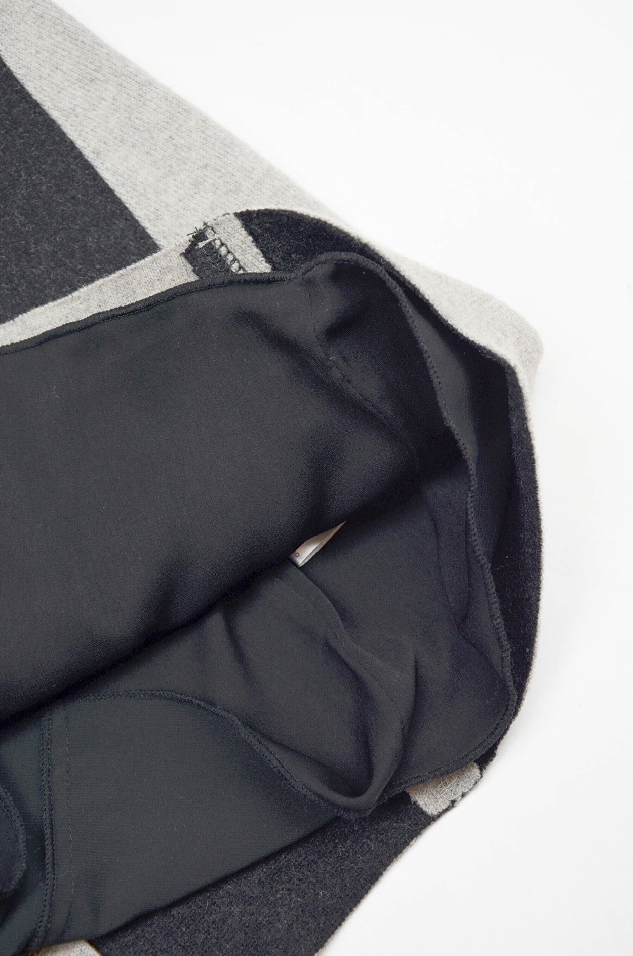 Helmut Lang Helmut Lang Color Block Wool Top – Size P Size XS / US 0-2 / IT 36-38 - 10 Thumbnail