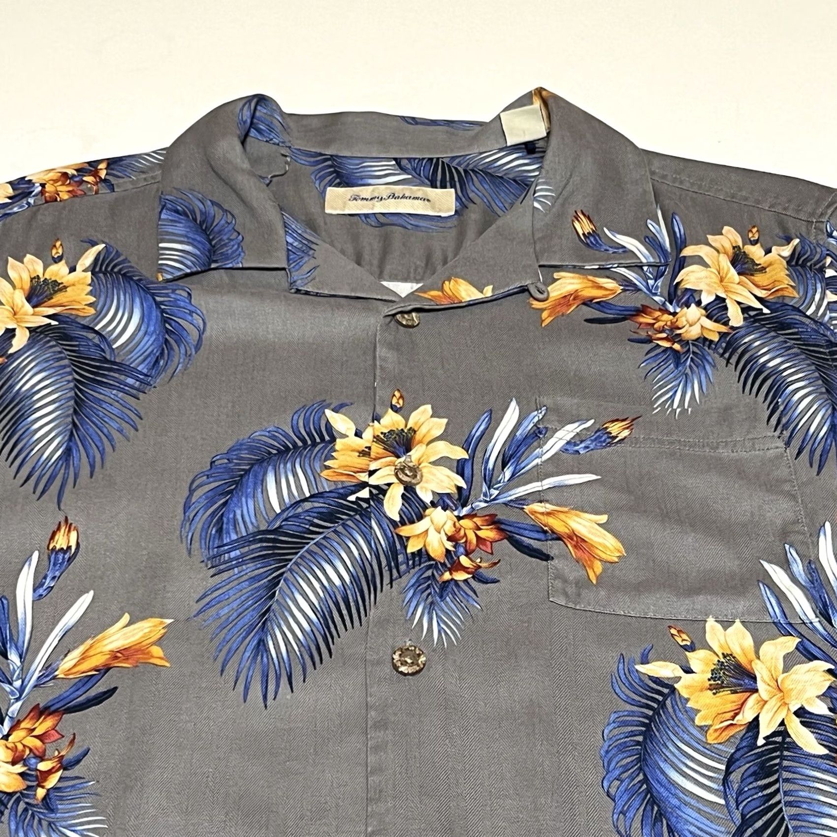 Tommy Bahama Tommy Bahama Short Sleeve Mens Button Up Shirt L Tropical Hawaiian 100% Silk Silk Multicolor Floral Button-Up Casual Beach Hawaiian 90s Theme Mens Size US L / EU 52-54 / 3 - 2 Thumbnail