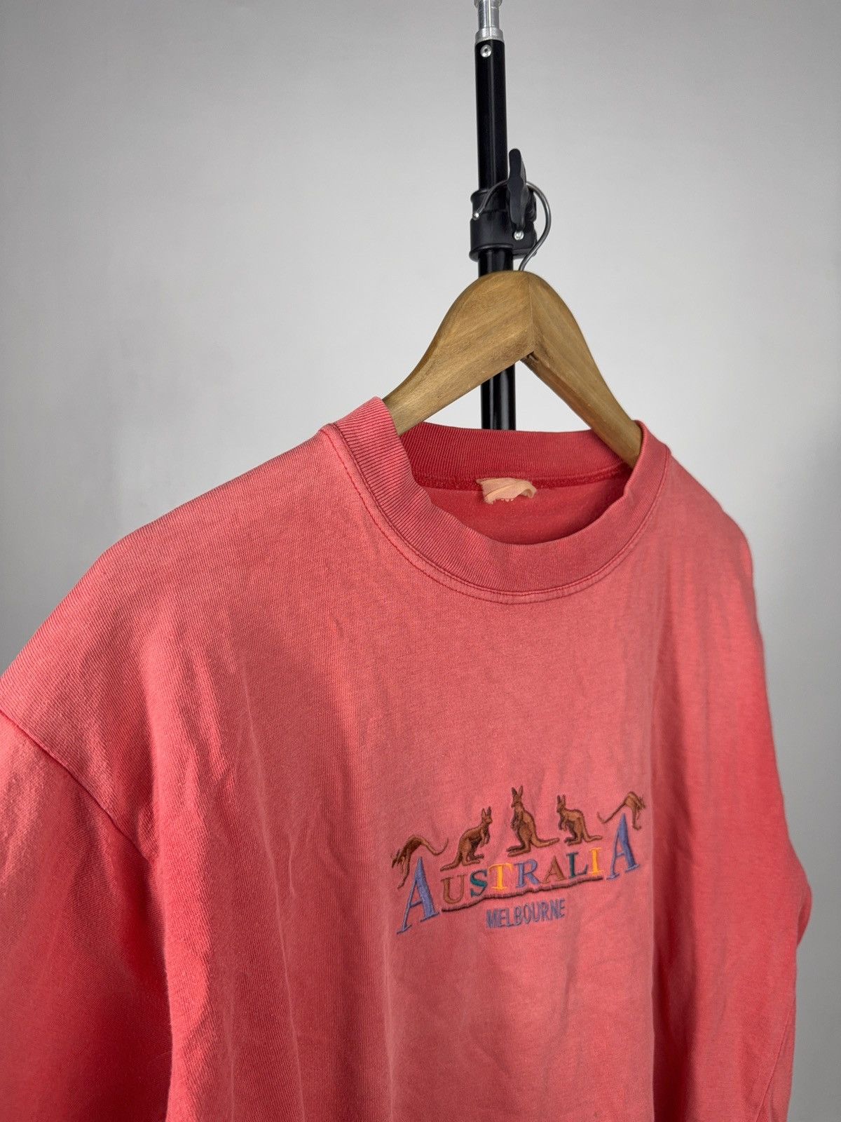 Vintage Vintage 90s Australia Melbourne Kangaroo Faded Retro Tee Size US M / EU 48-50 / 2 - 2 Thumbnail