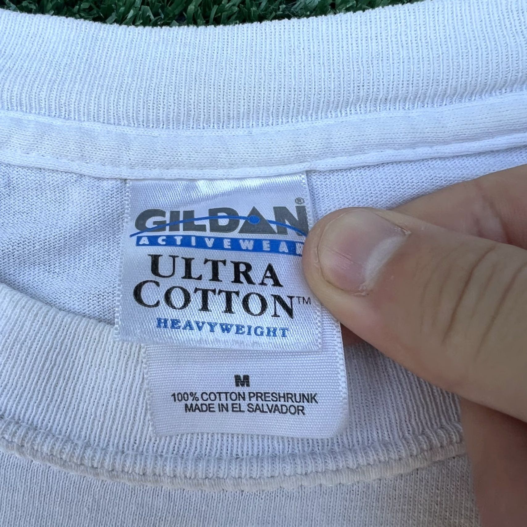 Gildan VINTAGE Hooters T-Shirt Mens Medium White Long Sleeve Port Charlotte, FL 90s Y2K Size US M / EU 48-50 / 2 - 5 Thumbnail