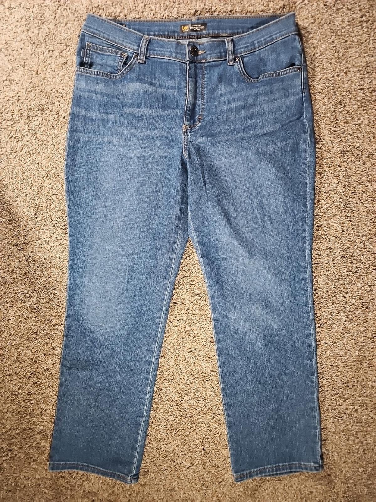 Lee Lee Petites Relaxed Fit Straight Leg Mid Rise Sz 4 Size 27" / US 4 / IT 40 - 1 Thumbnail
