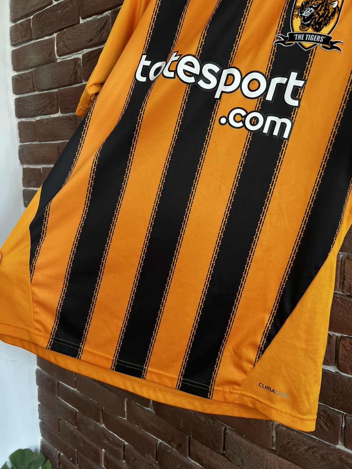 Vintage Rare Hull City AFC Home Shirt 2010 Soccer Football Jersey Size US L / EU 52-54 / 3 - 5 Thumbnail