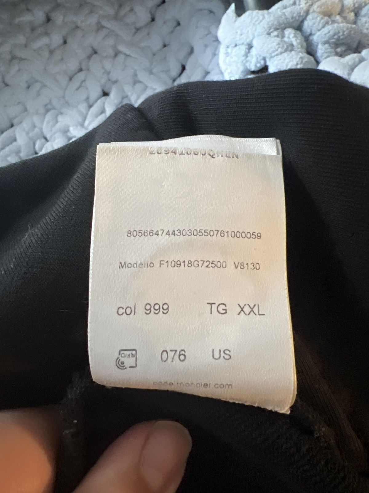Moncler Zipper Pouch Moncler Crewneck Size US XXL / EU 58 / 5 - 7 Thumbnail
