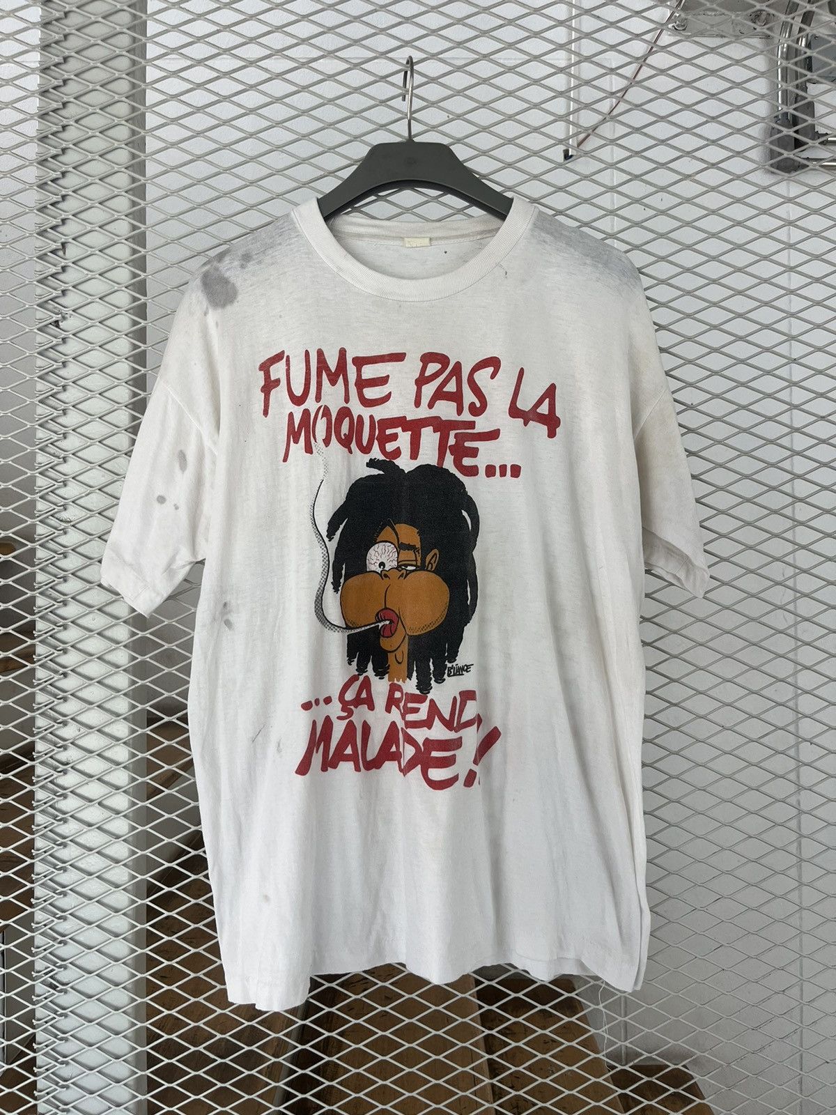 Vintage Vintage Fume Pas La Moquette… Ca Rend Malade !! 90’s T-shirt Size US XL / EU 56 / 4 - 2 Thumbnail