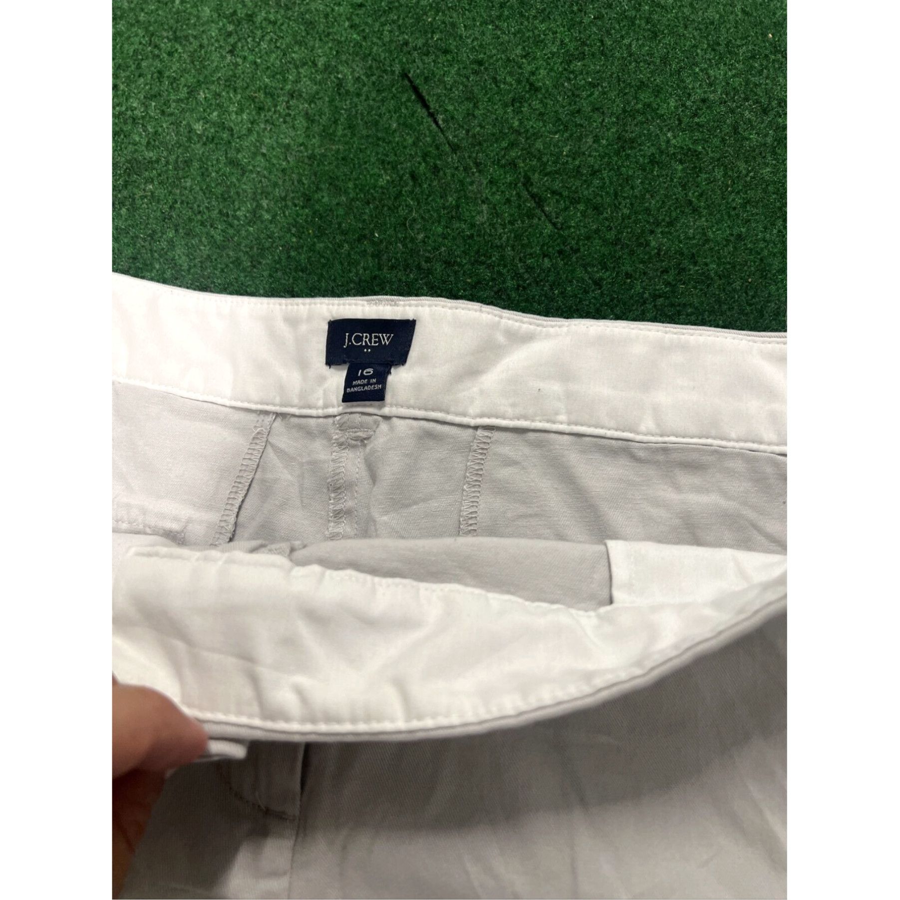 J.Crew J.Crew Chino Women’s Shorts Khaki Beige size 16 Size 38" / US 16 / IT 52 - 5 Thumbnail
