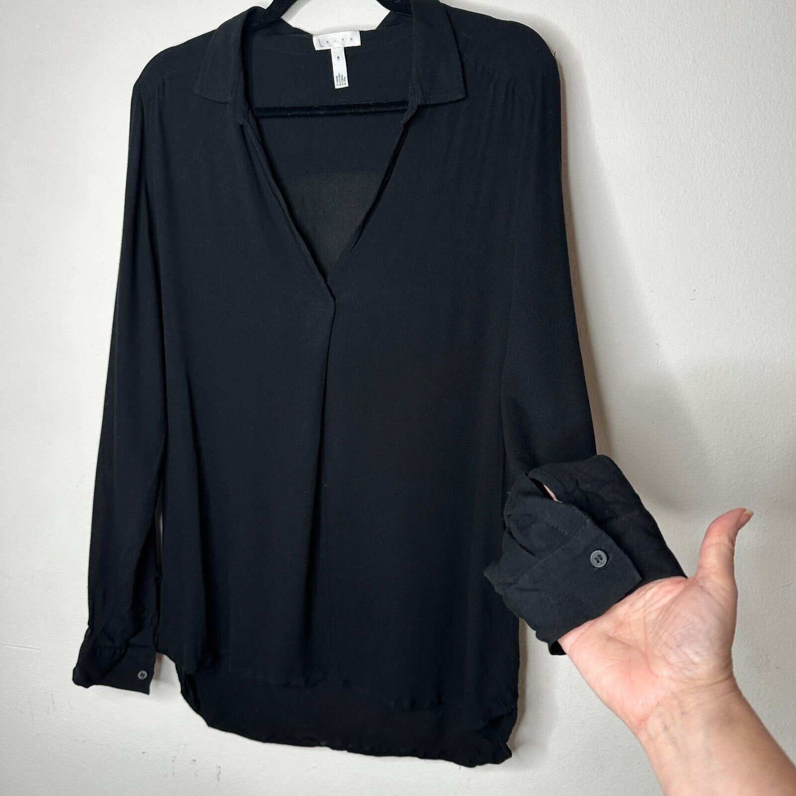 Other Leith Black Long Sleeve V-Neck Collar Tunic Top Blouse M Size M / US 6-8 / IT 42-44 - 4 Thumbnail