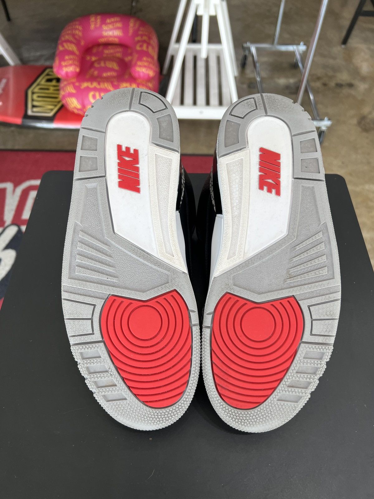 Jordan Brand Air Jordan 3 Black Cement Size 9.5 (2018) Size US 9.5 / EU 42-43 - 8 Thumbnail