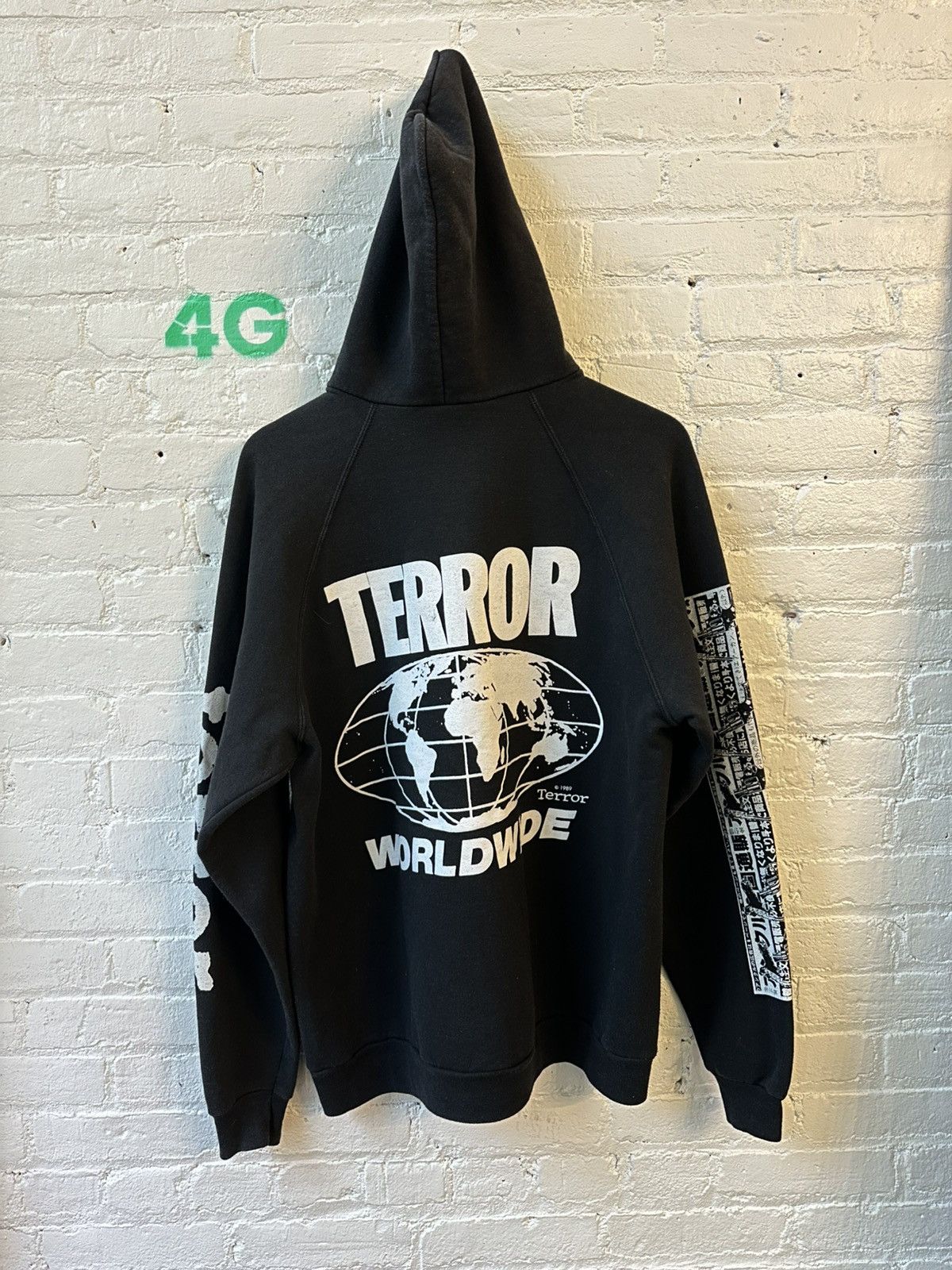 Vintage VINTAGE TERROR AK47 VINTAGE HOODIE Size US L / EU 52-54 / 3 - 2 Thumbnail