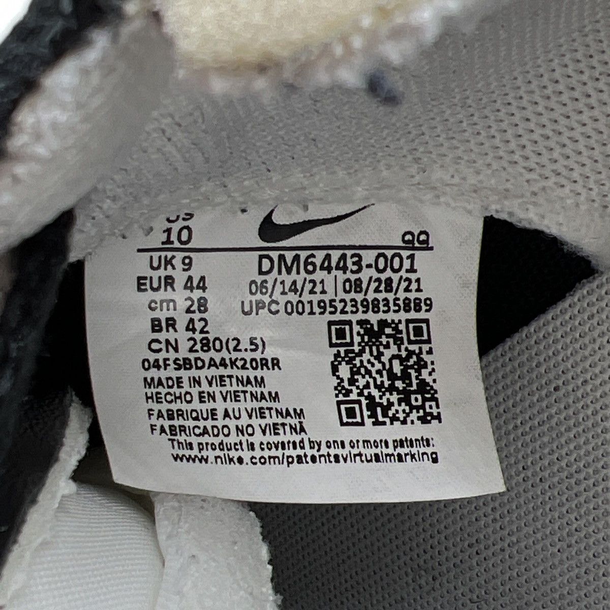 Nike Sacai X Blazer Low black patent Size US 10 / EU 43 - 8 Thumbnail