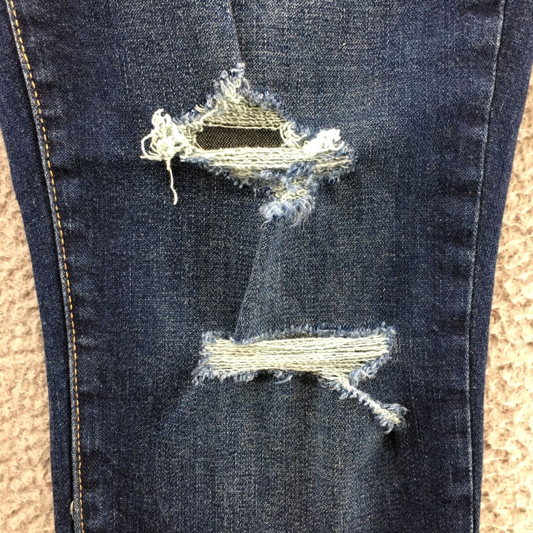 Old Navy Old Navy Jeans Womens 6 Straight Leg 30x28 Blue Denim Distressed Zip Size 28" / US 6 / IT 42 - 6 Thumbnail