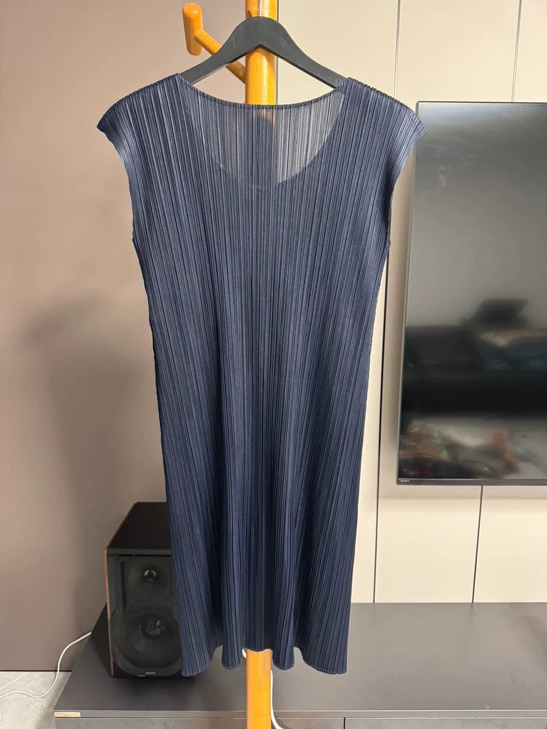 Issey Miyake Issey Miyake size:3 A deep blue dress with vibrant colors Size S / US 4 / IT 40 - 2 Thumbnail