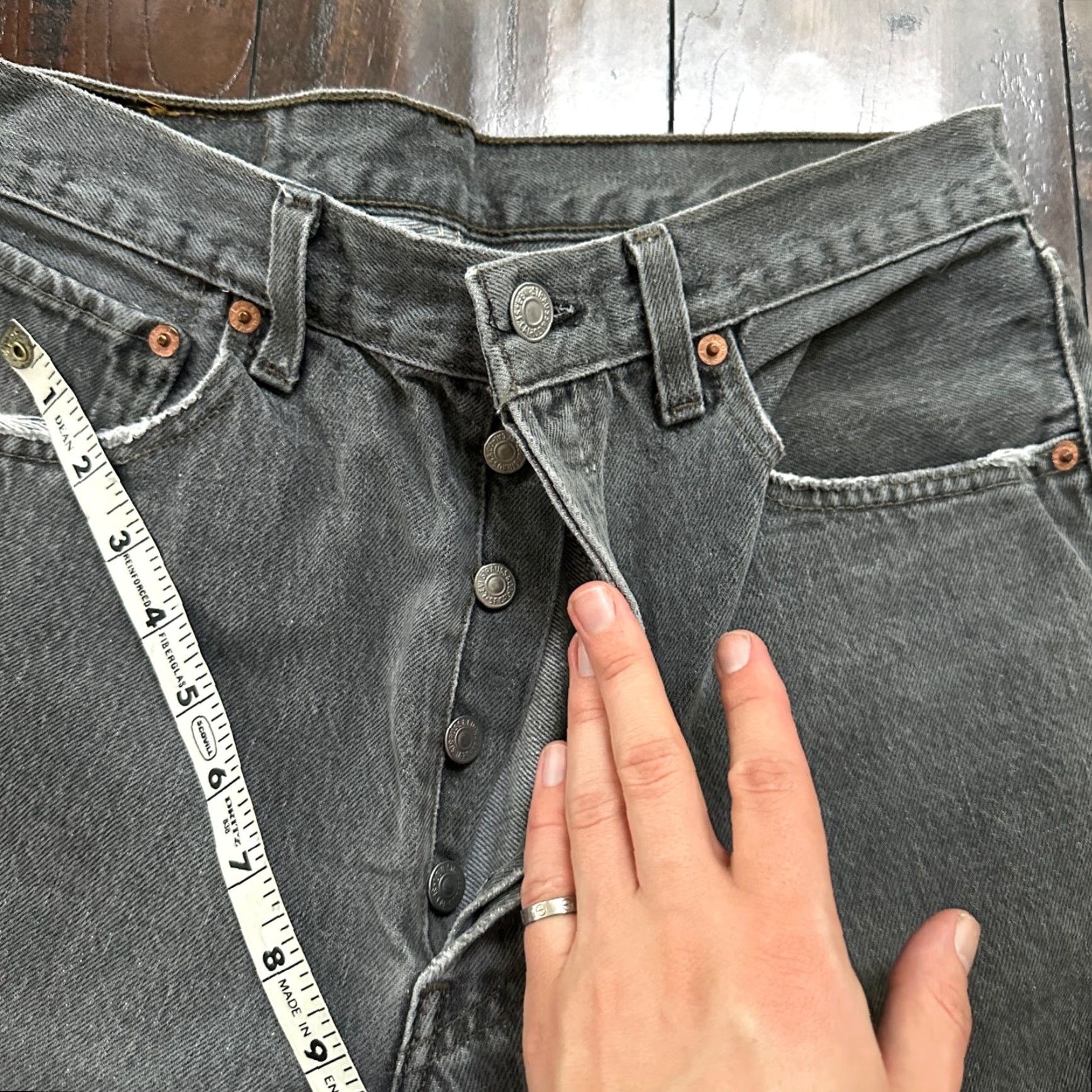 Levi's VINTAGE Levi's 501 Jeans 33x34 Light Wash Grey 90s Straight Fit Mens Size US 33 - 6 Thumbnail