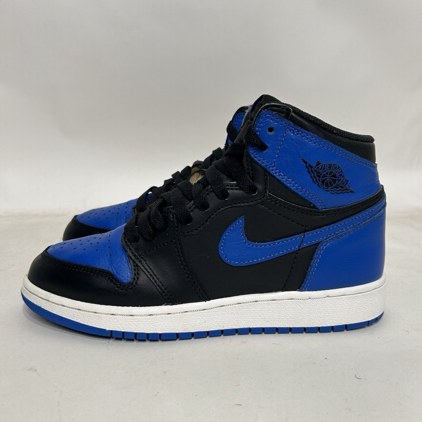 Nike Nike Shoes Air Jordan 1 Retro High OG BG “Royal” 2024 Size US 7 / IT 37 - 6 Thumbnail