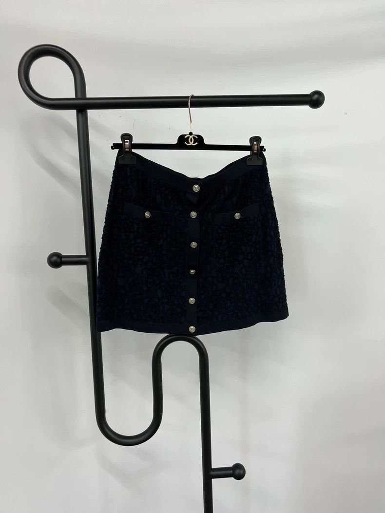 Chanel Chanel Relief camellia skirt Size 25" / US 0 / IT 36 - 1 Thumbnail