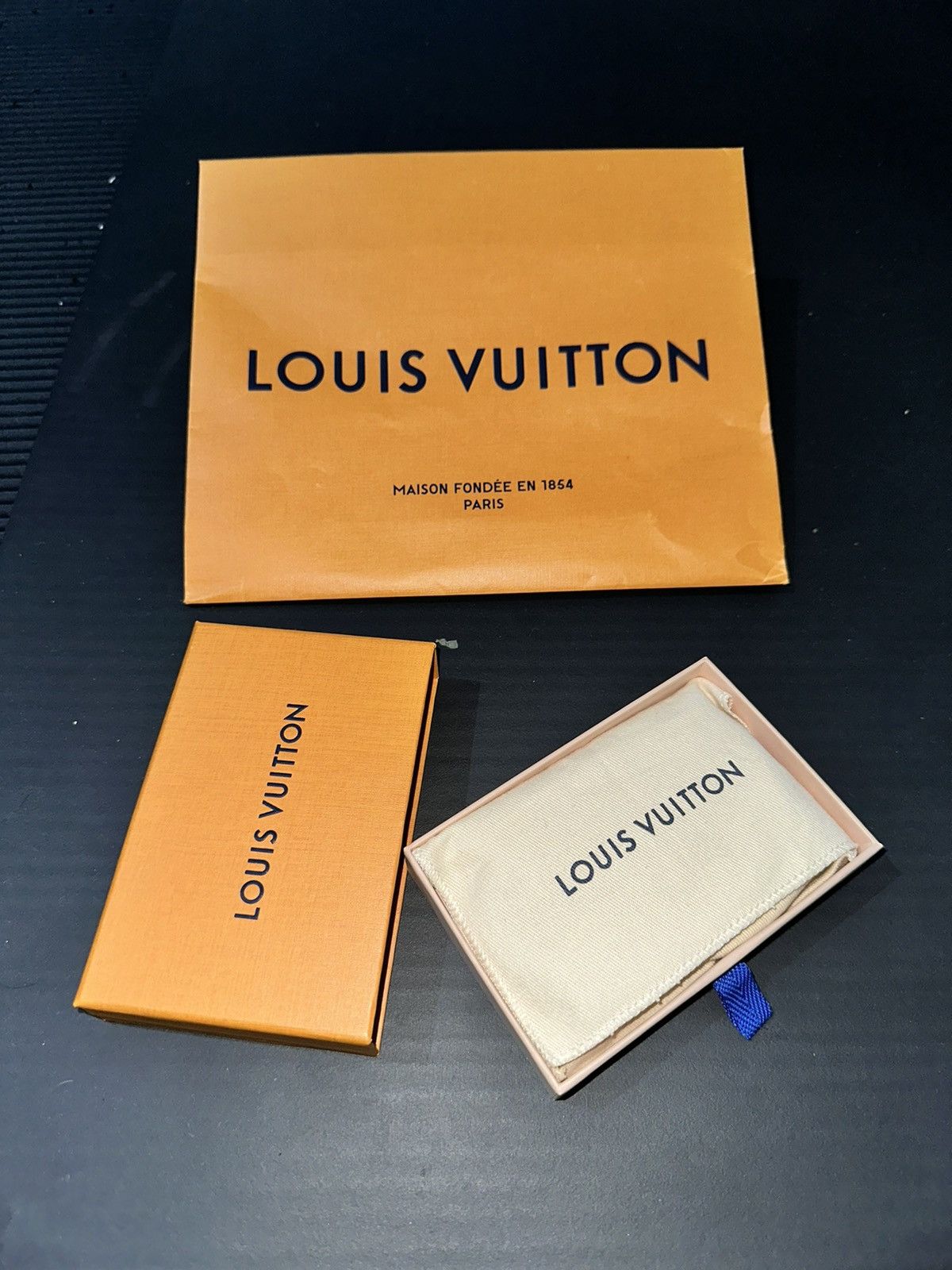 Louis Vuitton louis vuitton coin purse collectible Size ONE SIZE - 3 Thumbnail