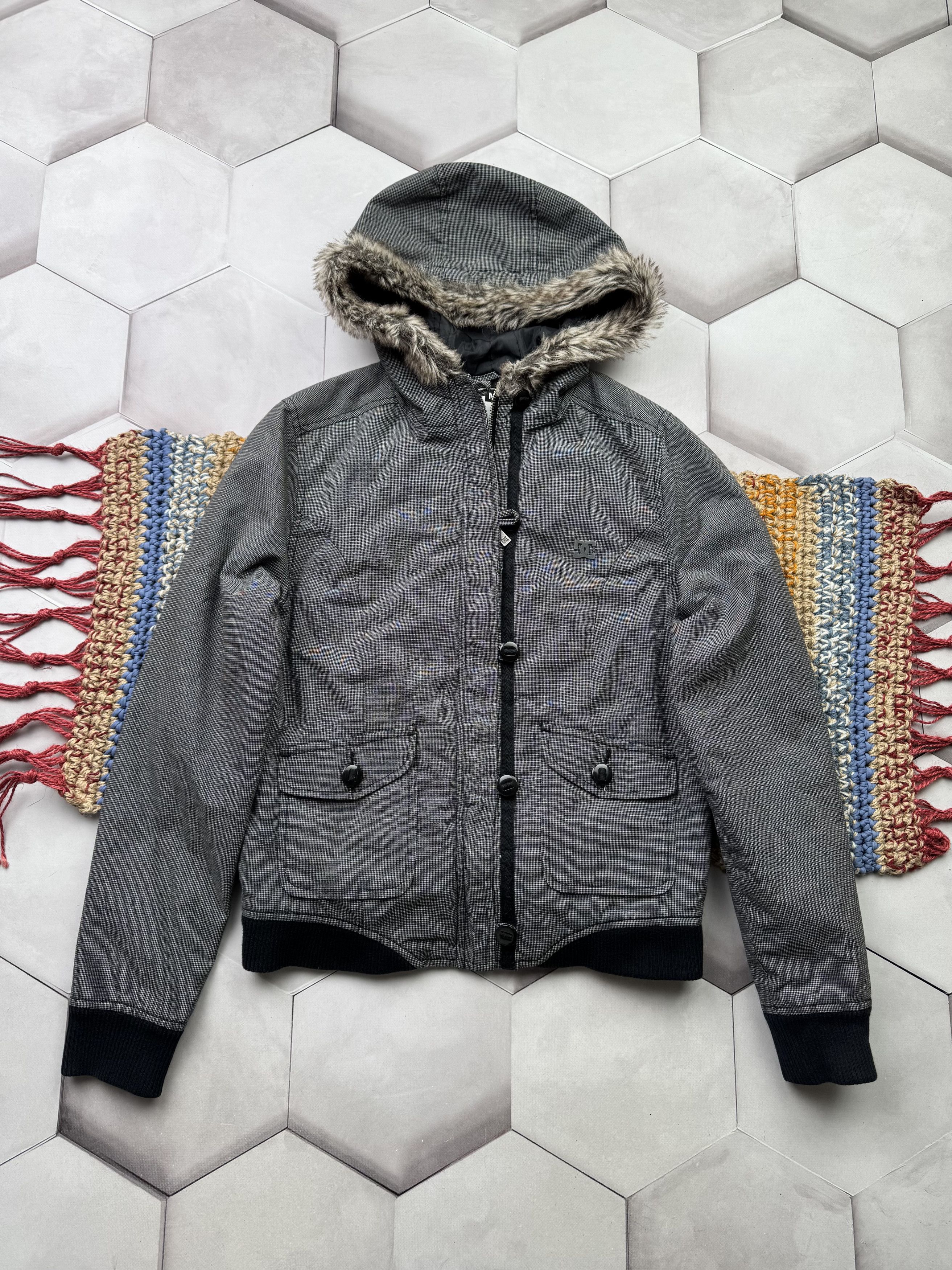Japanese Brand Vintage Cropped Jacket With Faux Fur Hood (E4) Size M / US 6-8 / IT 42-44 - 1 Thumbnail