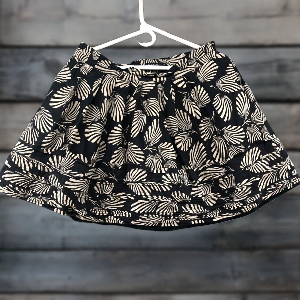 Ted Baker Ted Baker Mini Skirt Women's Size 8 Retro Floral Pleated Silk Blend Black White Size 30" / US 8 / IT 44 - 1 Thumbnail