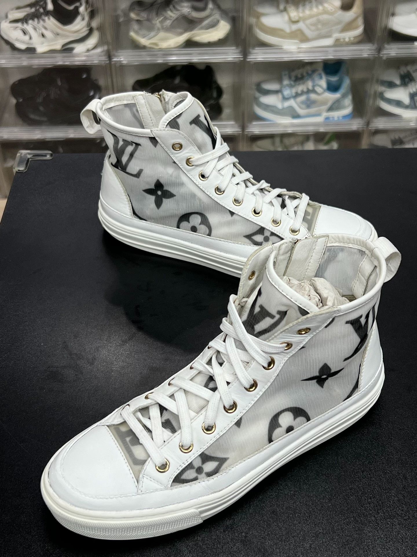Louis Vuitton Louis Vuitton White Hitop Sneakers us_8 Women Size US 8 / IT 38 - 1 Thumbnail