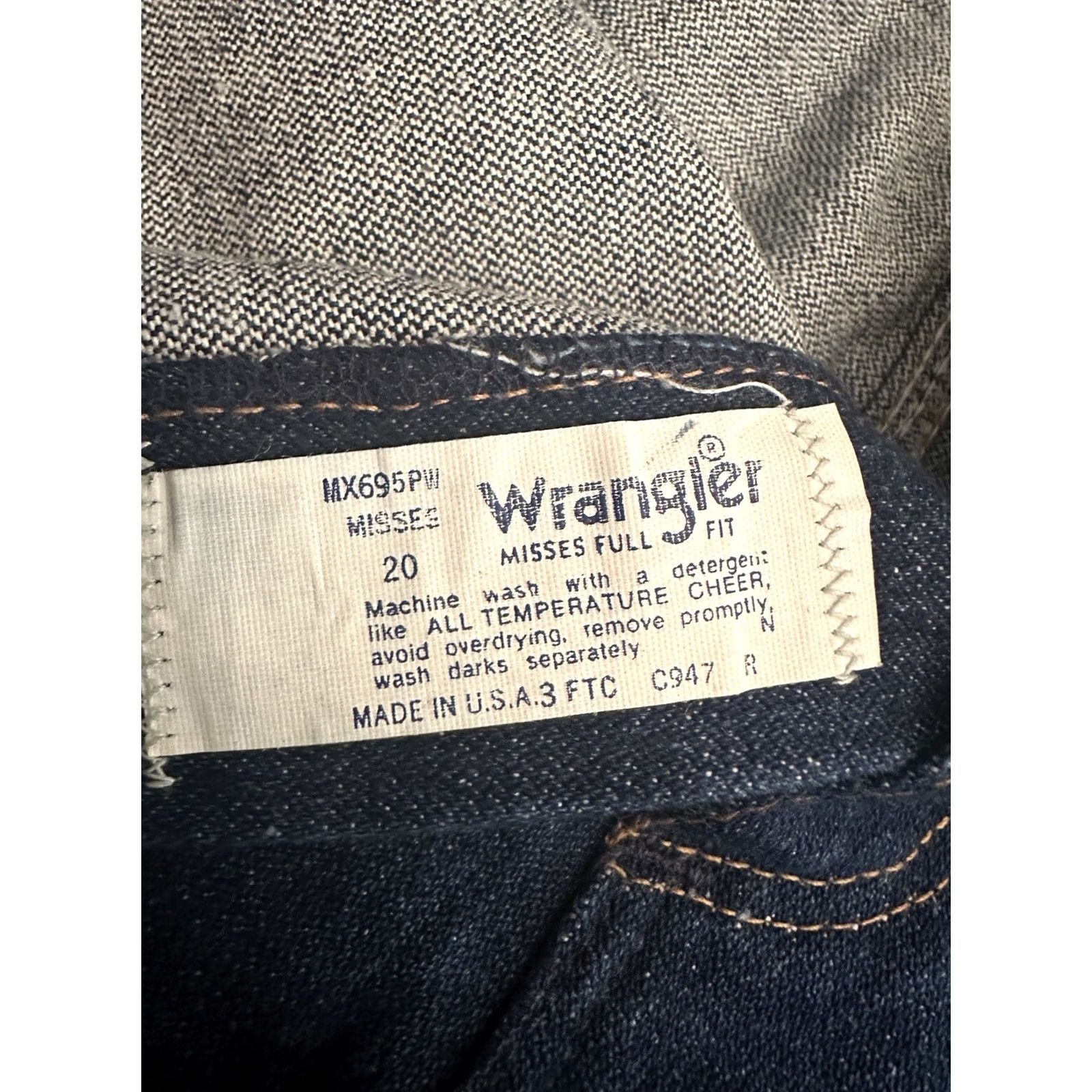Wrangler VINTAGE Wrangler Misses Full Fit Jeans 20 High Waist 34x33 Blue 80s Womens Mom 34x33 Size 42" / US 20 - 7 Thumbnail