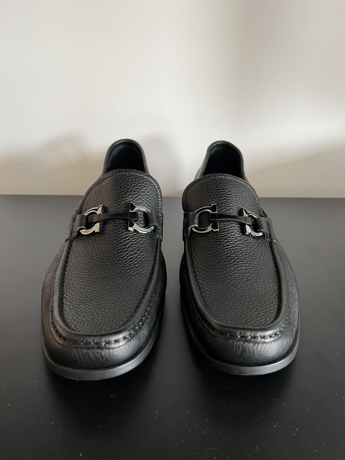 Salvatore Ferragamo Salvatore Ferragamo Black Leather Logo Buckle Loafer Size US 9 / EU 42 - 2 Thumbnail