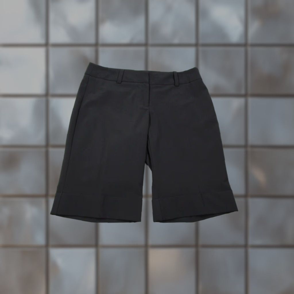 Trina Turk Trina Turk Shorts Women 2 Black Cuffed Bermuda 11" Casual Travel Made in USA Size 26" / US 2 / IT 38 - 1 Thumbnail