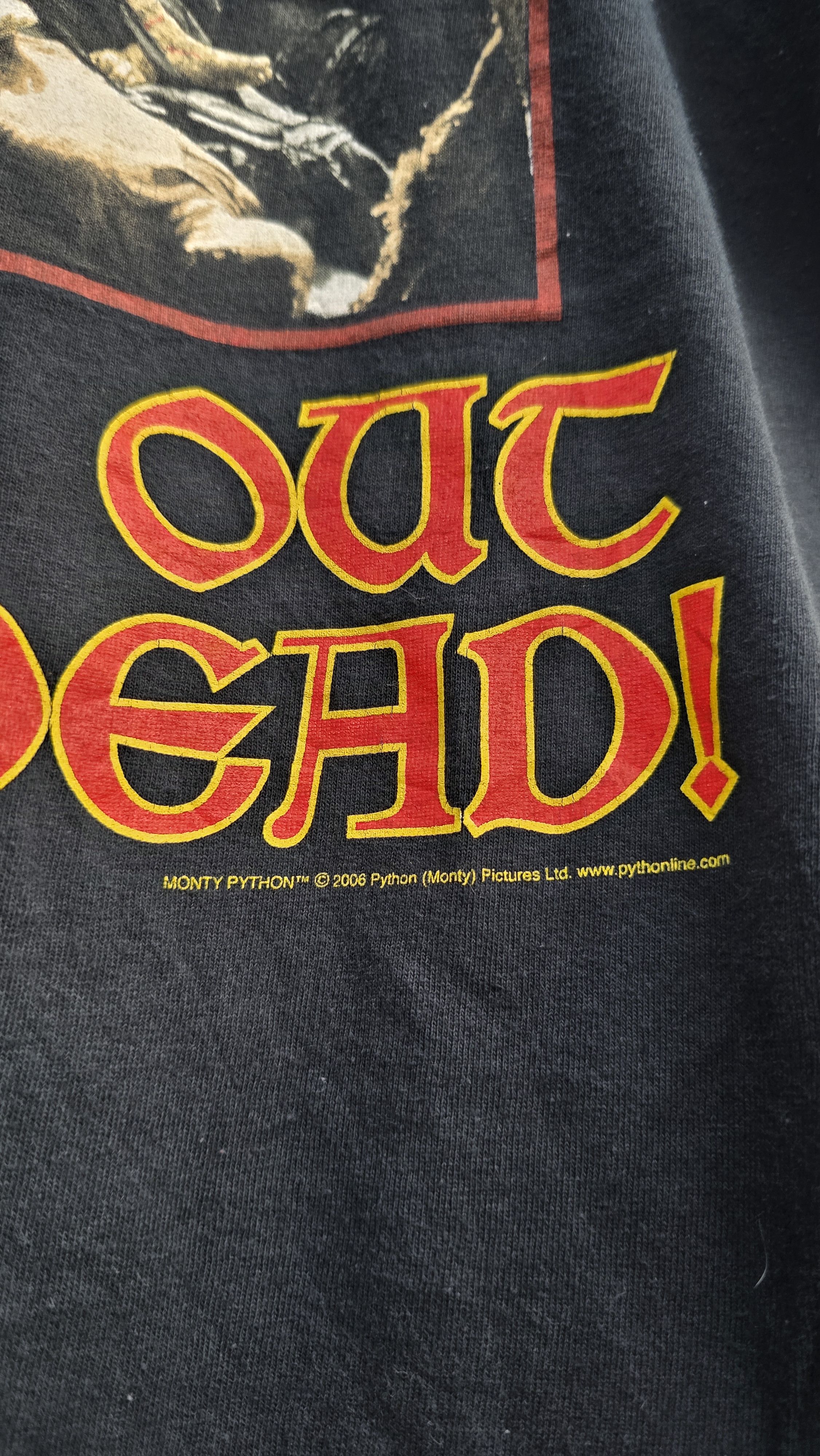 Gildan VINTAGE Y2K 2006 MONTY PYTHON BRING OUT YOUR DEAD TSHIRT Size US M / EU 48-50 / 2 - 2 Thumbnail