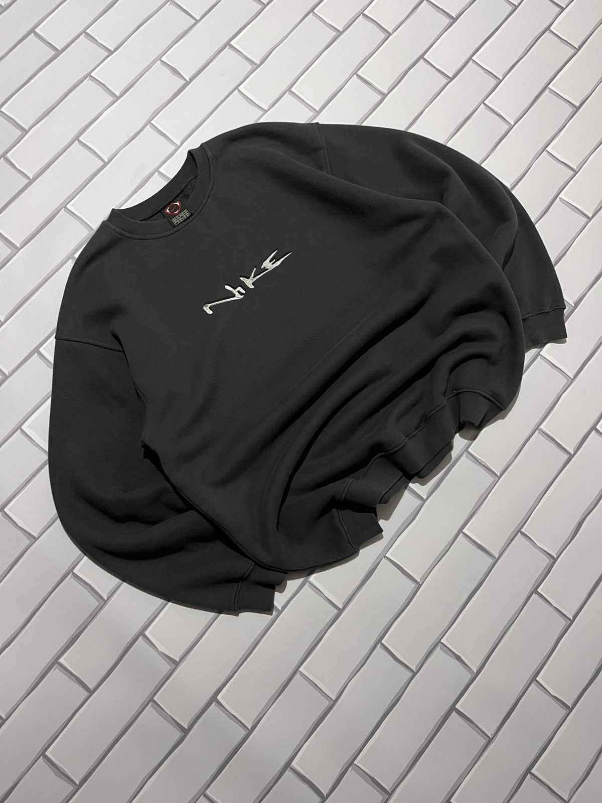 Nike RARE💫 VTG Nike Y2K “Scribble Logo” Crewneck Size US XXL / EU 58 / 5 - 1 Thumbnail