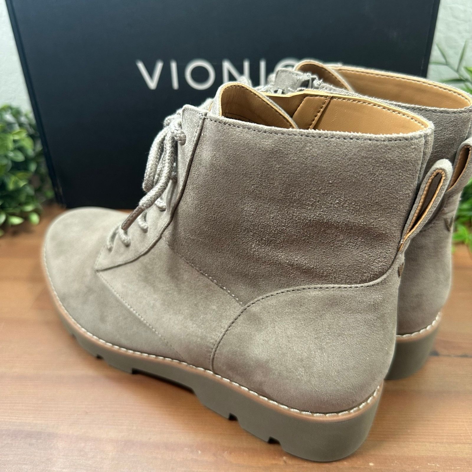 Vionic Vionic Larson Wide Water Repellent Suede Lace-Up Ankle Boots Size US 7.5 / IT 37.5 - 5 Thumbnail