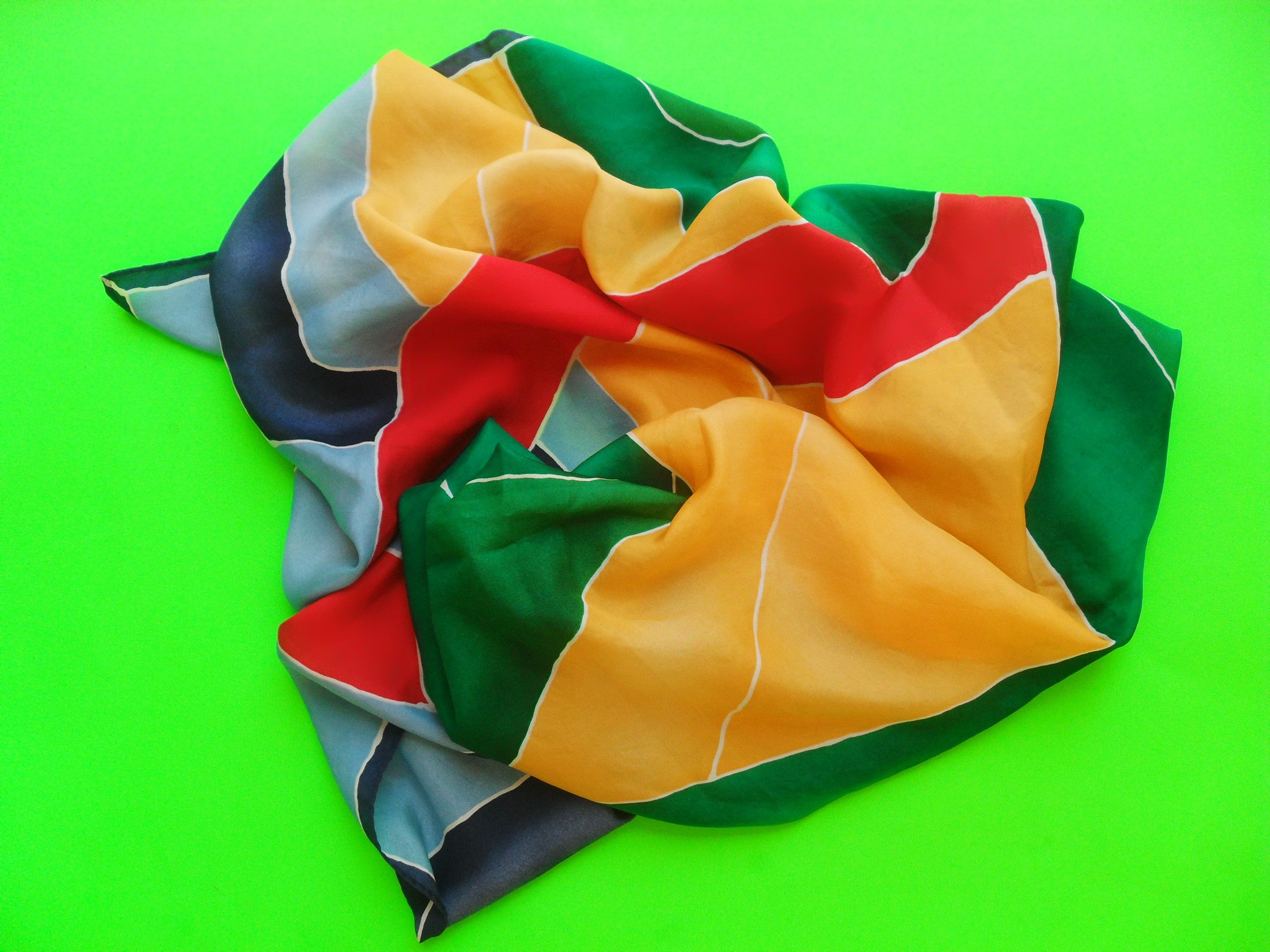Other Vintage scarf with a plastic art theme. Size ONE SIZE - 5 Thumbnail