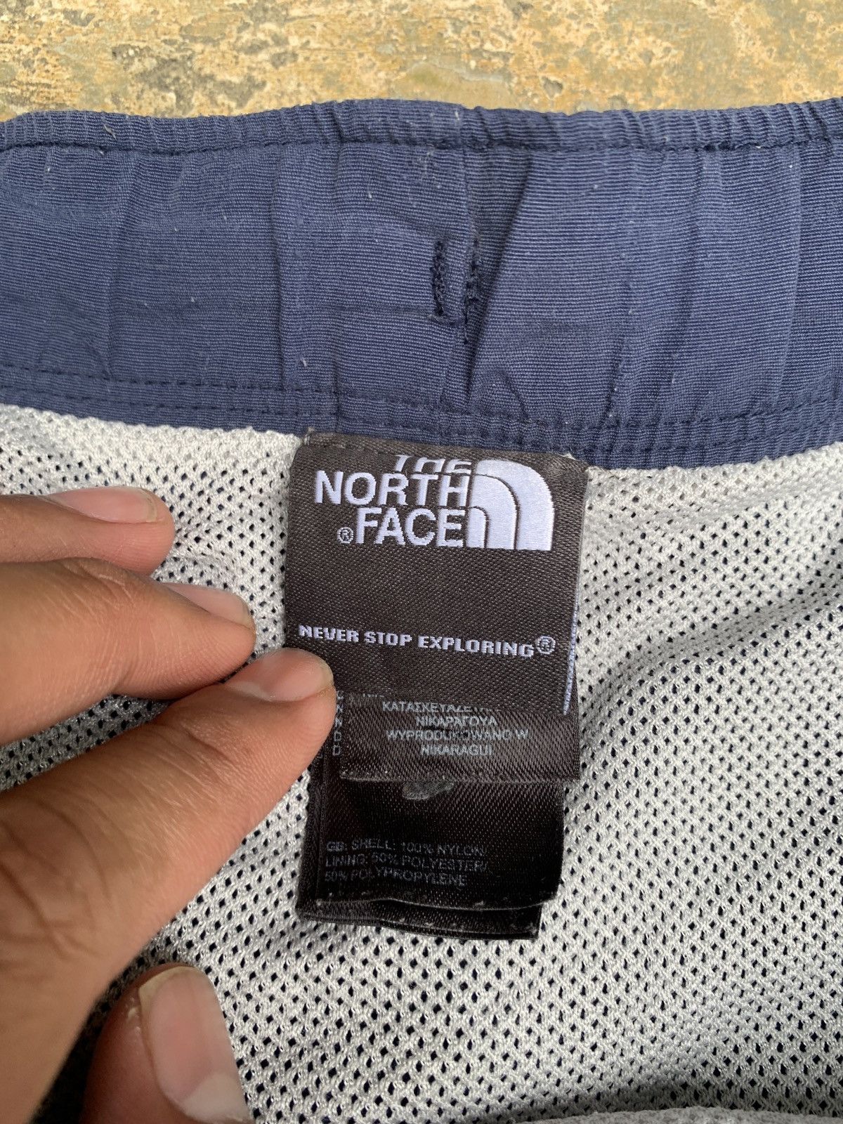 The North Face × Vintage 2000s The North Face Nave Outdoor Hiking Nylon Shortpants Size US 35 - 6 Thumbnail