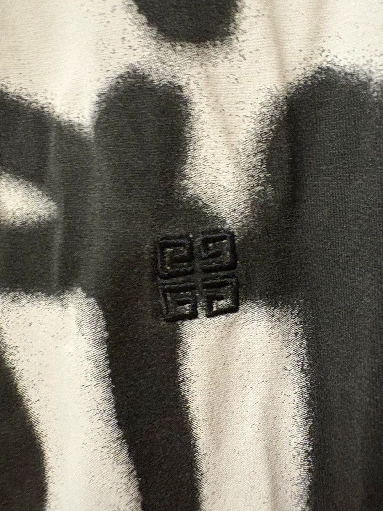 Givenchy Givenchy Chito Back Dog Graffiti Printed Short Sleeve T-Sh Size US XL / EU 56 / 4 - 3 Thumbnail
