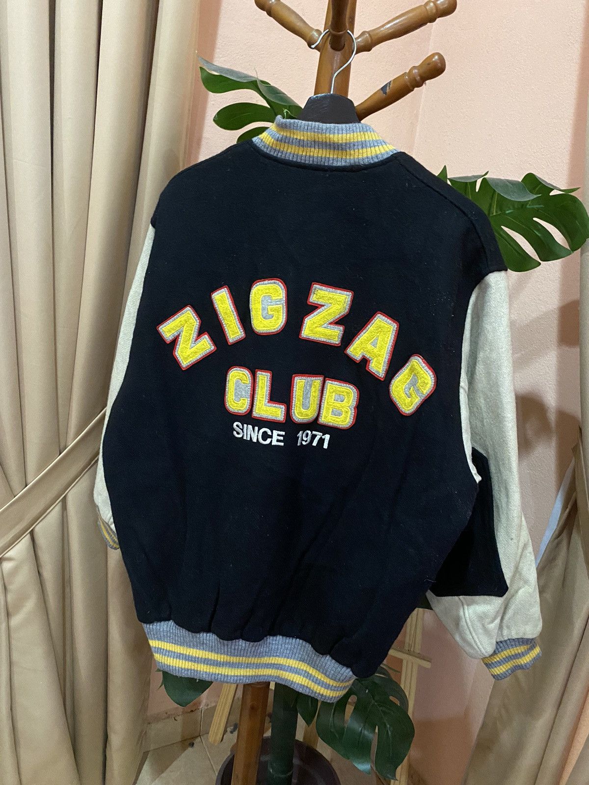Japanese Brand Vintage Zigzag Club Varsity Jacket Retro Letterman Jacket Size US L / EU 52-54 / 3 - 6 Thumbnail