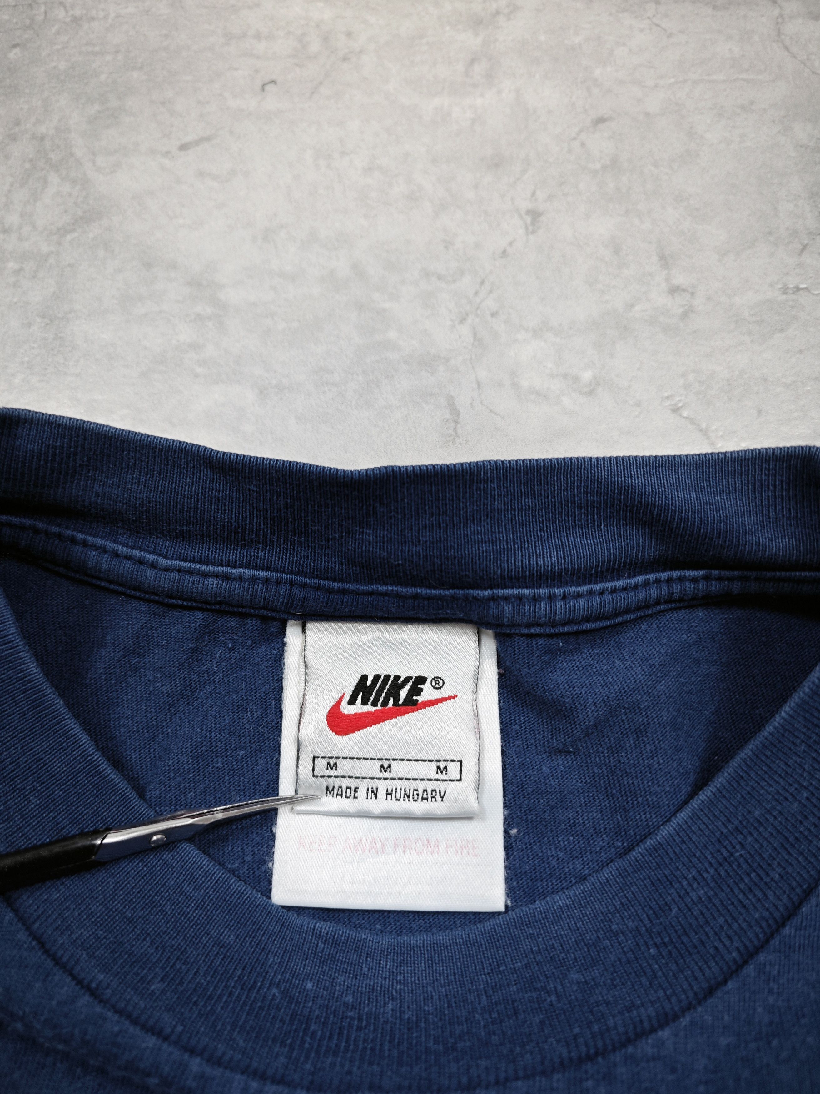 Nike Nike Vintage Streetwear T Shirt Size US M / EU 48-50 / 2 - 5 Thumbnail