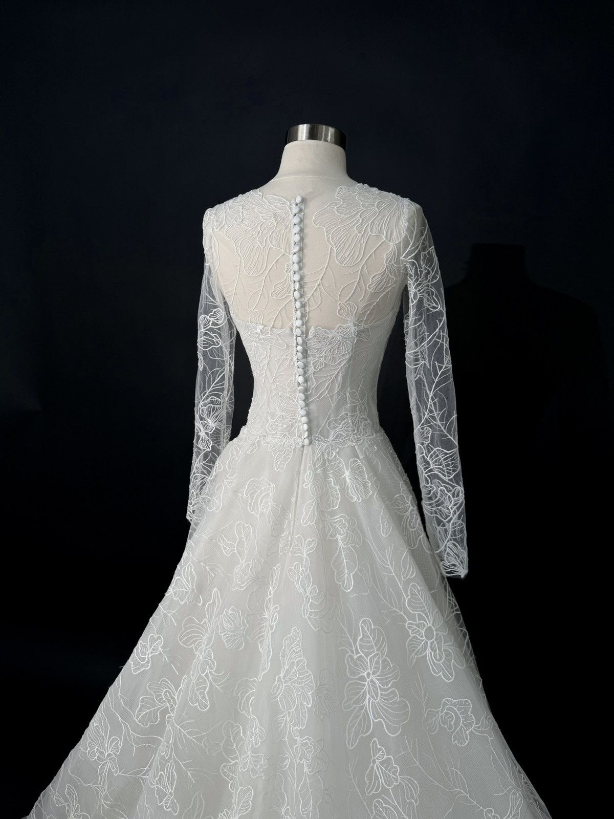 Other Preloved US 6 Anna Augusta Made Embroidered lace Bridal Gown Size M / US 6-8 / IT 42-44 - 5 Thumbnail