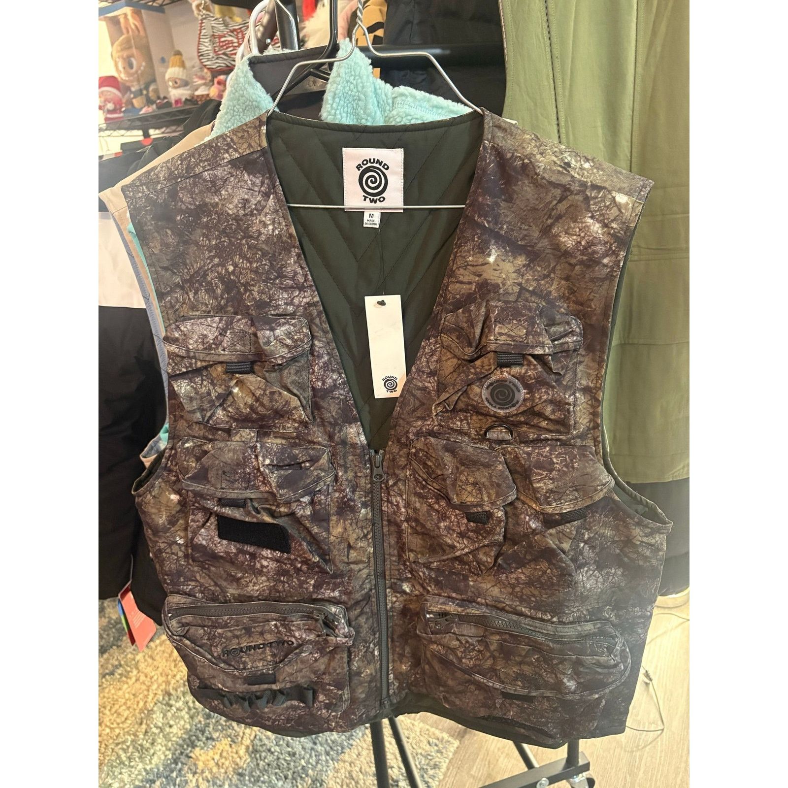 Round Two SZ M - Round 2 Vest - Camouflage - NWT Size US M / EU 48-50 / 2 - 1 Preview