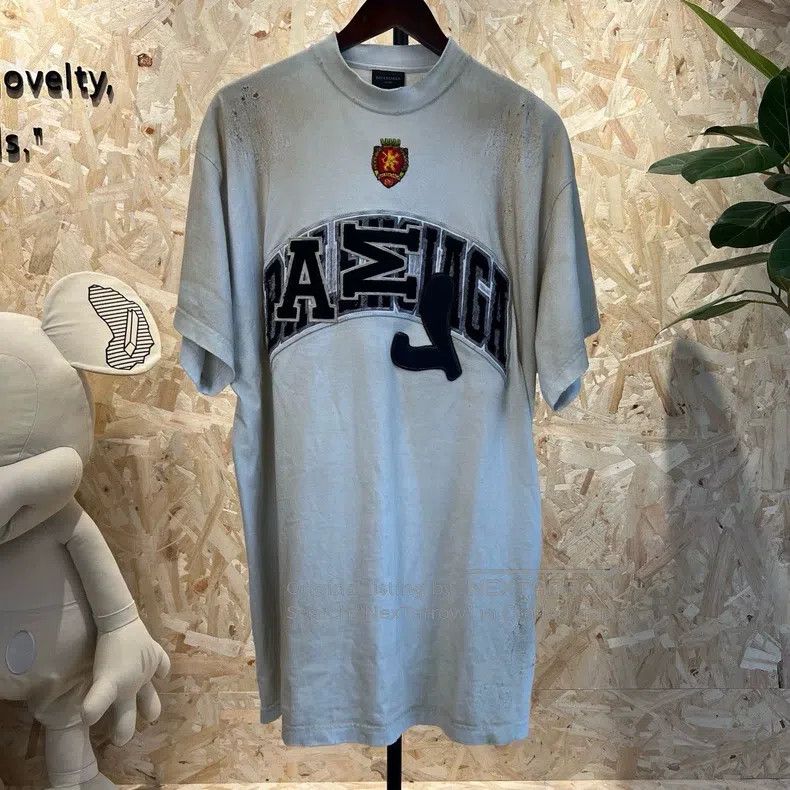 Balenciaga Balenciaga Embroidered Vintage T-Shirt Size US S / EU 44-46 / 1 - 1 Thumbnail