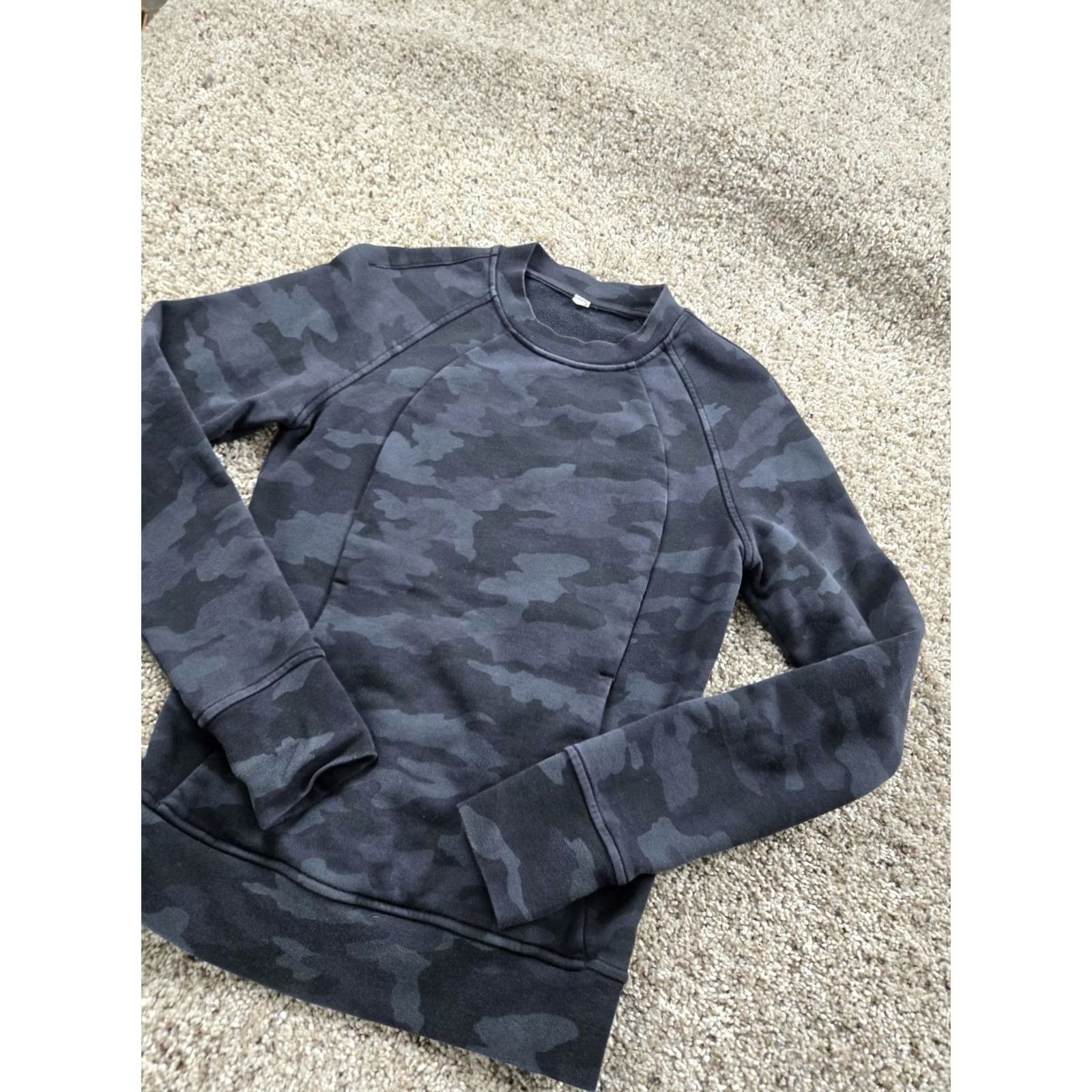 Lululemon Lululemon Scuba Sweatshirt Womens Gray Camo Long Sleeve Crew Neck Pockets 2 Size XS / US 0-2 / IT 36-38 - 2 Thumbnail