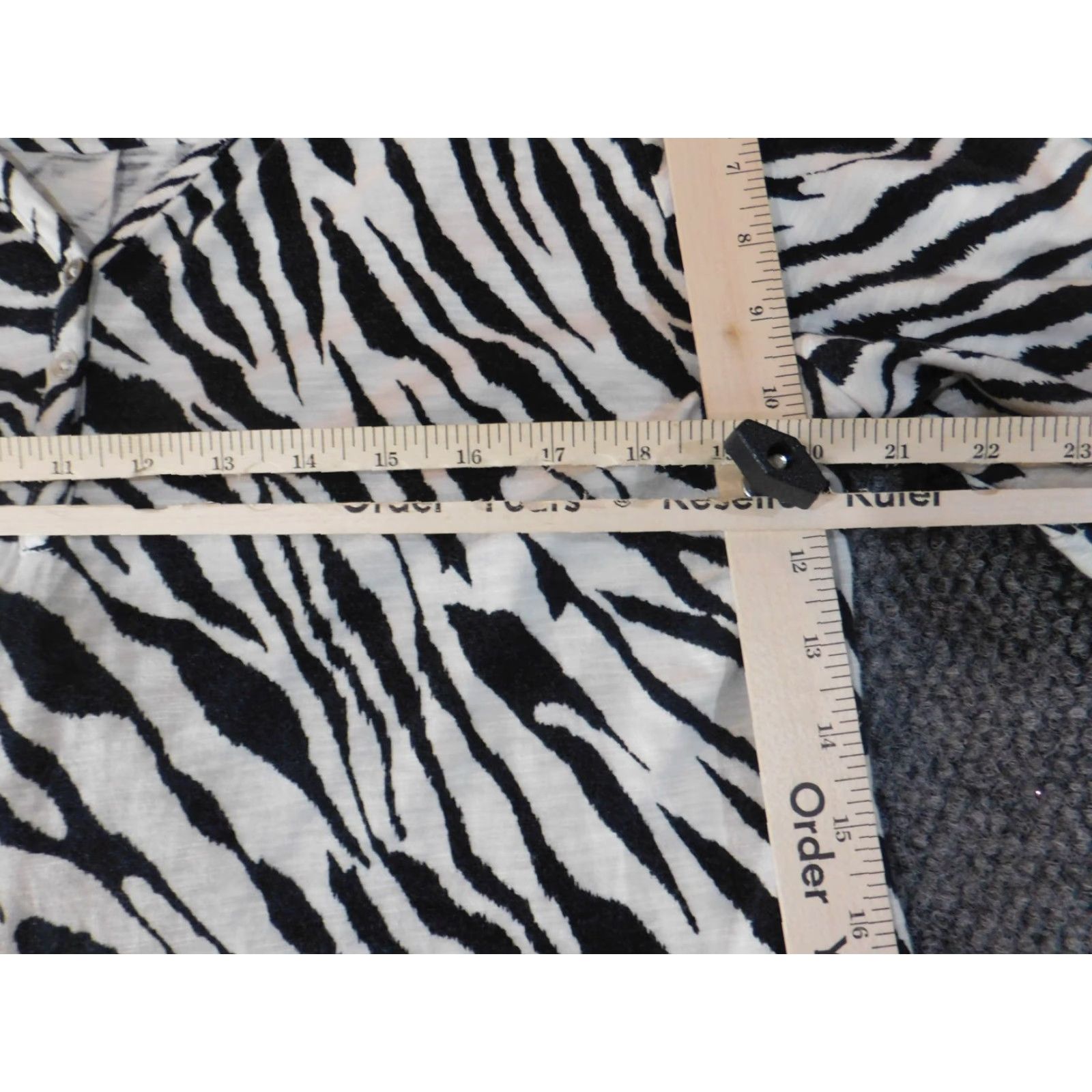 Vintage Chicos Blouse Shirt Womens 2 Black Animal Print V-Neck Pullover Short Sleeve Cotton Modal Button Casual Regular Down Fabric Vintage No Size XS / US 0-2 / IT 36-38 - 5 Thumbnail