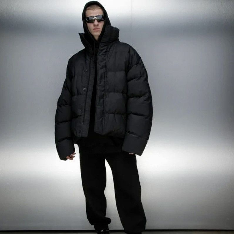 Balenciaga Balenciaga C Shape Embroidered BB Logo Puffer Jacket Size L / US 10 / IT 46 - 22 Thumbnail