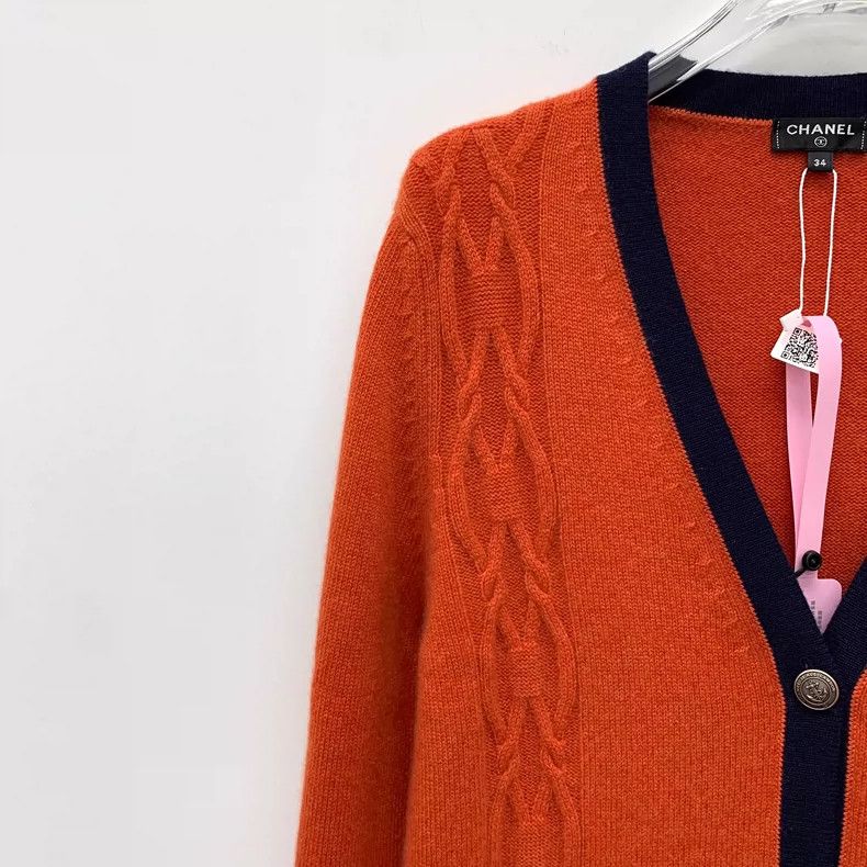 Chanel Chanel Red cashmere V-neck single-breasted long-sleeved kni Size XXS / US 00 / IT 34 - 3 Thumbnail