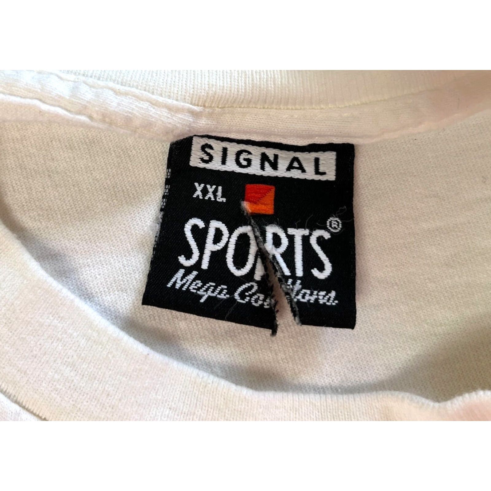 HARE VINTAGE 1993 Warner Bros Hip Hop Hare T-Shirt Signal Artwear 2XL Mens White Cotton Graphic 90s Cartoon Hip Hop Decade Shirt Size US XXL / EU 58 / 5 - 5 Thumbnail