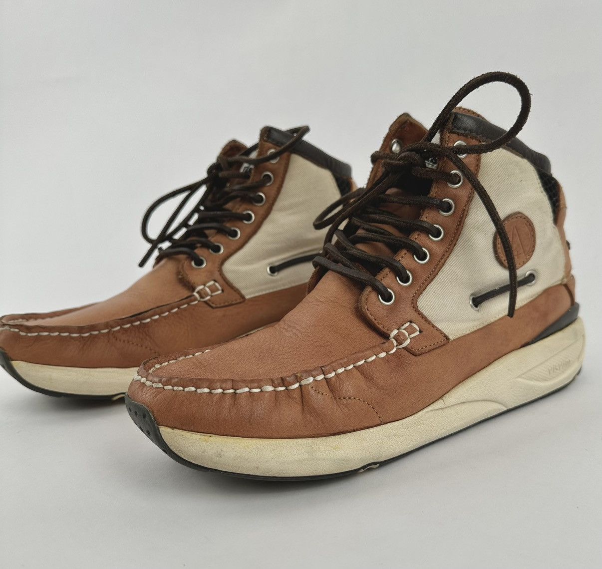 Visvim Visvim - High-top Leather Sneaker Size US 8 / EU 41 - 1 Thumbnail