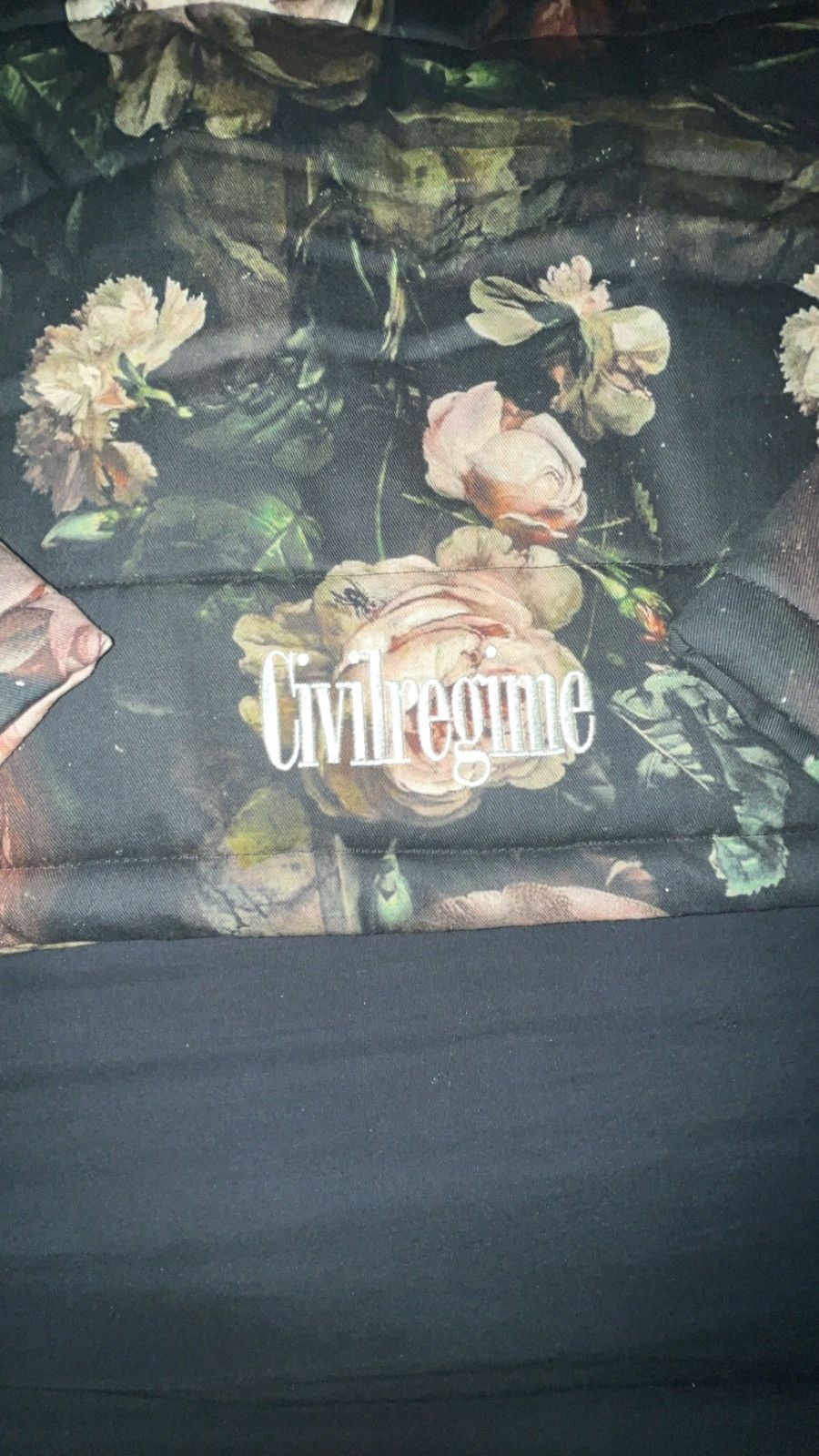 Civil Regime × Designer CIVIL REGIME FLORAL CROPPED PUFFER JACKET IN FLORAL PRINT Size US L / EU 52-54 / 3 - 11 Thumbnail
