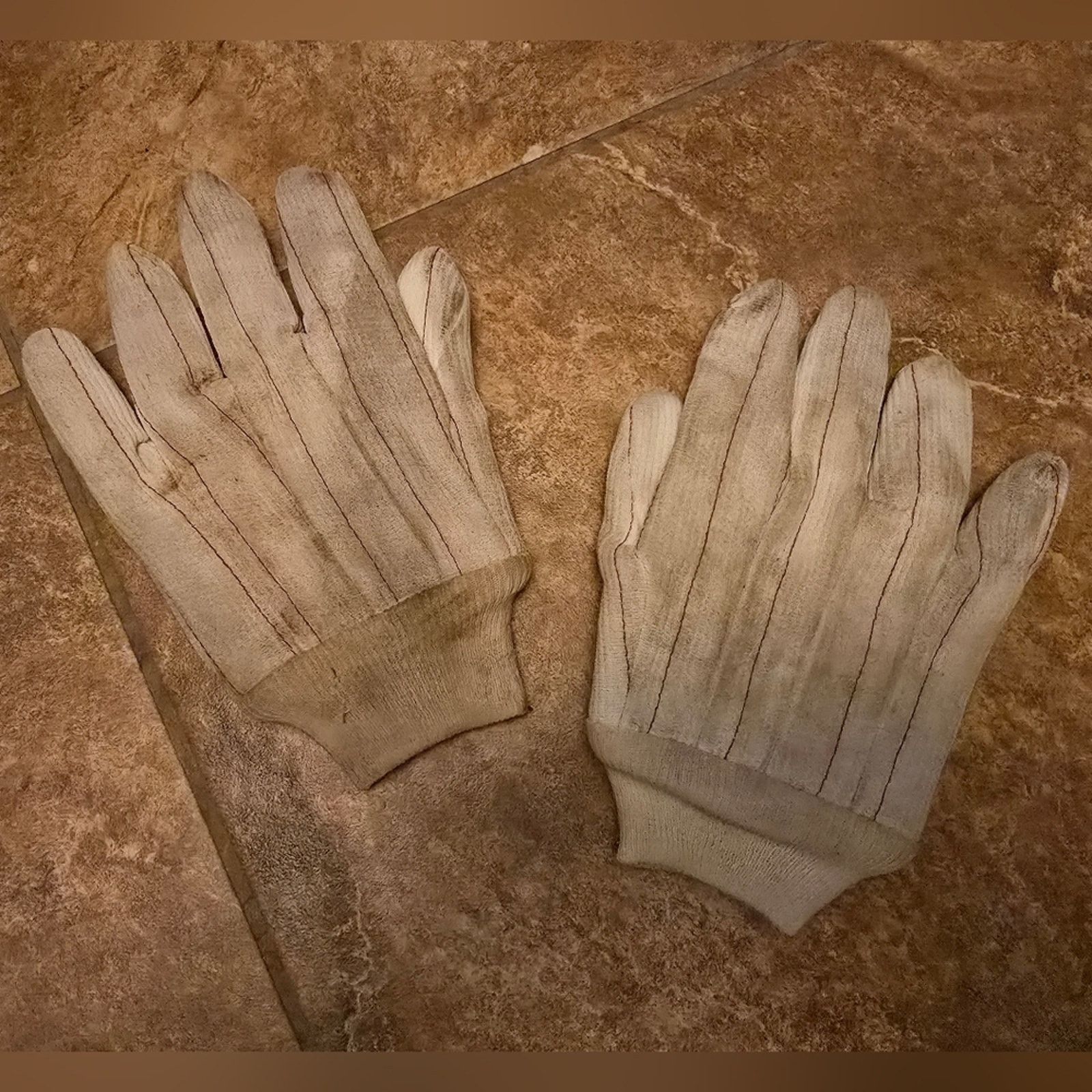 Other White Red Stitched Work XL Glove Size ONE SIZE - 1 Thumbnail