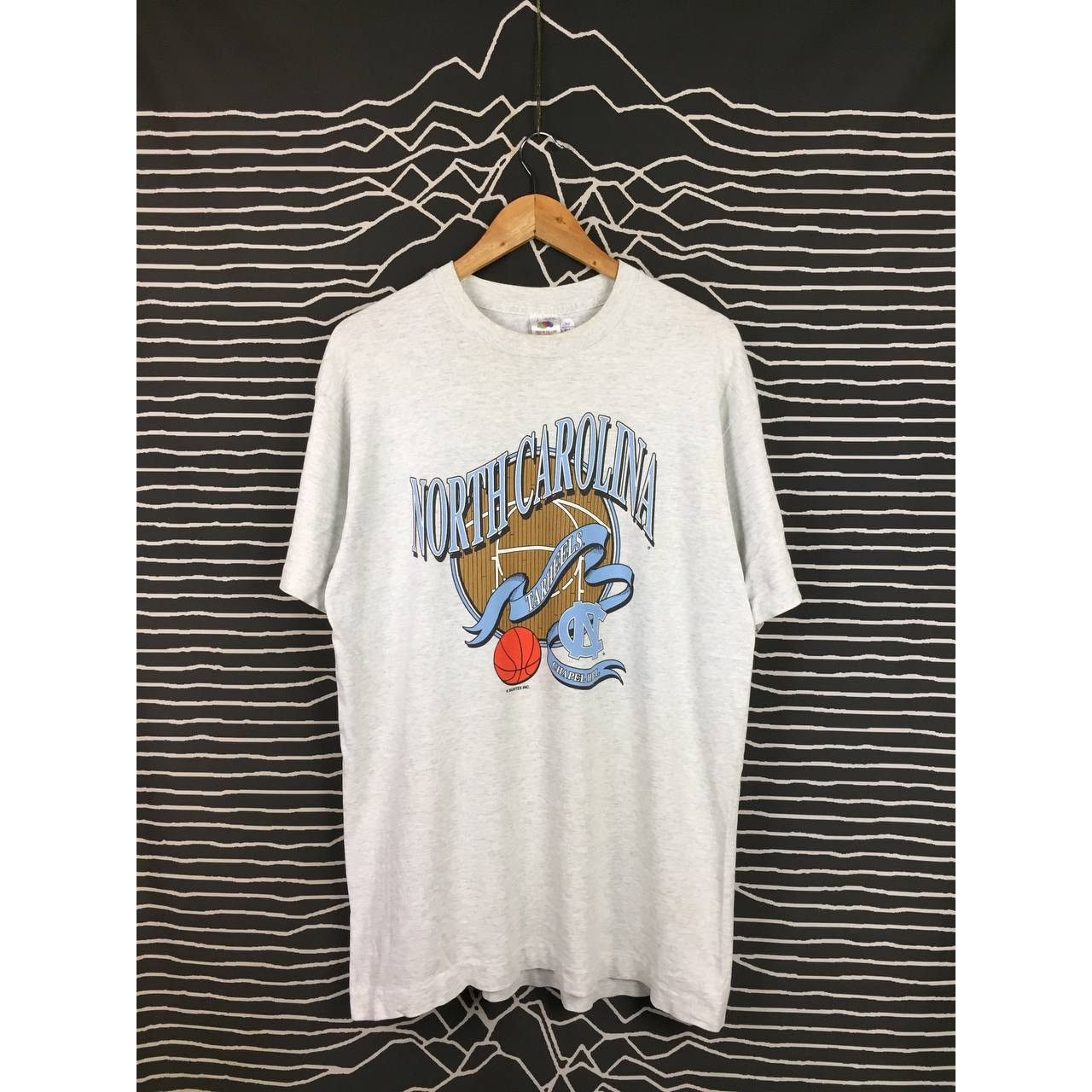 Vintage Vtg 90s North Caroline Tar Heels Basketball Team Tee Size US L / EU 52-54 / 3 - 2 Thumbnail